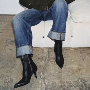 Black heel boots 😍